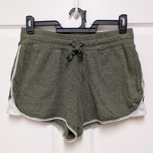 Cozy & Chic: Retro Olive Green Athletic Shorts (Y2K/2010s) With Pockets!